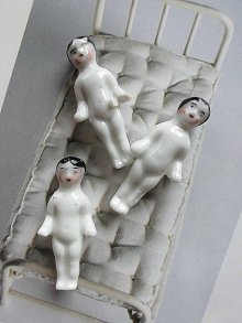 他の写真2: フローズンシャーロット　ミニチュア　３体セット　人形遊び　アンティーク　　　　　　