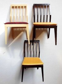 小さな椅子　シックなカラーとデザイン　オールドプラスチック　ドールハウス