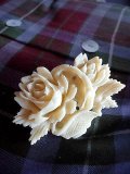 ローズバスケット　アイボリーカラー　セルロイド　ブローチ　