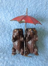 もうやんだかな　雨やどり　傘の下の２ひき　ジャーマン　アンティーク　メタルフィギア　　