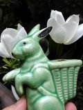 籠をしょったイースターラビット　花器　 　