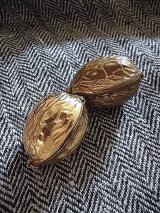 メタルのくるみ　胡桃　シンブルケース　ソーイングキット用　