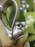 シルバーカップ　ＬＵＮＴ社　ナッツを抱いたリス
