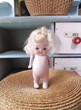 ウィッグをつけたオールビスク　眠り目　アンティークドール　カールヘア　　　