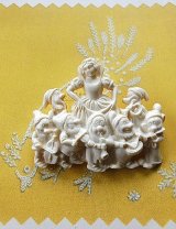 象牙色の白雪姫　セルロイドブローチ　SNOW WHITE
