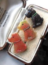 おすわりテリア　ガラスボタン　