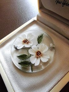 他の写真3: 白いアクセサリー　ルーサイトのブローチ　花水木　ハナミズキ　　