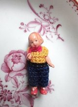 ニットを着たミ二チュア　ヘルトヴィッヒ　４，３ｃｍオールビスクドール　HERTWIG　　