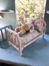 ベット　アンティークトイ　ドールハウス　マット・ピローつき　ピンク　