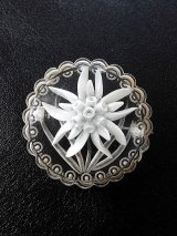 エーデルワイス　ルーサイト　ブローチ　白いアクセサリー　　