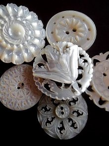 他の写真3: マザーオブパール の貝細工　美しい透かし彫り　　ヴィクトリアン　ボタン　アクセサリー　パーツ　