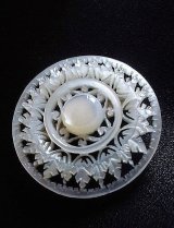 透かし細工のブローチ　マザー オブ パール　白蝶貝　ベツレヘムパール