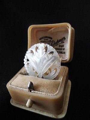 画像3: マザーオブパール の貝細工　美しい透かし彫り　　ヴィクトリアン　ボタン　アクセサリー　パーツ　
