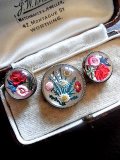 ガラスドームの花　フラワーモチーフ　古い時代のガラスボタン　