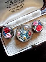 ガラスドームの花　フラワーモチーフ　古い時代のガラスボタン　