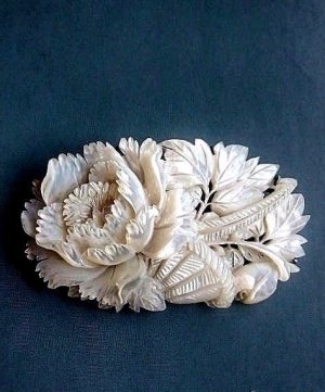 画像1: 花かごのブローチ　真珠貝　　手彫り細工　フラワーバスケット