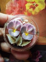 パンジー　ヴィオラの花　ルーサイトブローチ　
