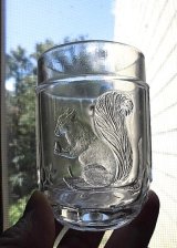 ガラスのカップ　りすと水玉