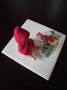 他の写真2: 赤ずきんちゃんドールとタイル　