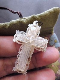 美しい貝細工　マザーオブパール　ベツレヘムパール　クロス　十字架　ハンドカーヴィング