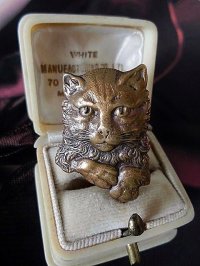 ヴィクトリアンキャット　真鍮色の猫　ブローチ　ピン　