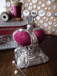 王冠のピンクッション　英国王室　ロイヤルウェディング　１９８１　シルバープレート
