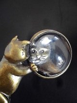  猫さん　ブローチ　メタルとルーサイト