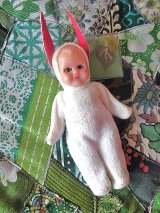 うさぎになったベビー　ミニチュアドール　つむり目ベビー