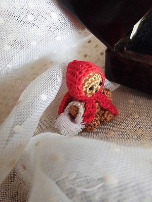 画像1: 赤ずきんちゃんになったベア　ハンドニットの編みぐるみ　ミニチュアサイズ