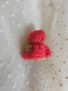 他の写真1: 赤ずきんちゃんになったベア　ハンドニットの編みぐるみ　ミニチュアサイズ