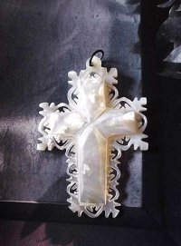 美しい貝細工　マザーオブパール　ベツレヘムパール　クロス　十字架　ハンドカーヴィング