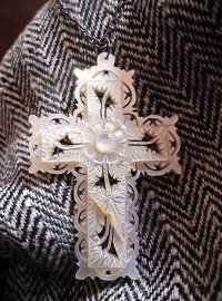 美しい貝細工　マザーオブパール　ベツレヘムパール　大きいサイズ　十字架　ハンドカーヴィング