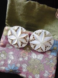イヤリング 　マザーオブパール　星のモチーフが美しい貝細工　ベツレヘムパール