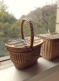 小さな蓋つきバスケット　シルエットのきれいなドール用籠　フランス　パニエ