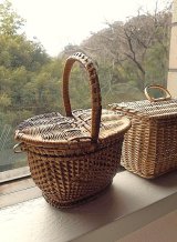 小さな蓋つきバスケット　シルエットのきれいなドール用籠　フランス　パニエ