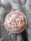 春いちばんに！　パンジーのアレンジ　セルロイドブローチ