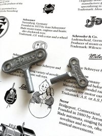 ねじ巻きトイ用のネジ   ２サイズ　シュコー　SCHUCO社    ドイツ　ブリキのおもちゃ