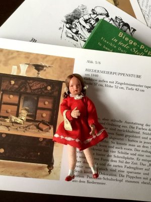 画像1: まとめ髪の女の子    ドールハウスの住人　ドイツ　CACO　オリジナルボックス