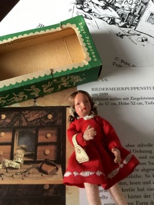 画像4: まとめ髪の女の子    ドールハウスの住人　ドイツ　CACO　オリジナルボックス