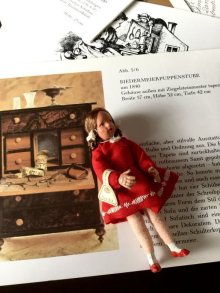 他の写真3: まとめ髪の女の子    ドールハウスの住人　ドイツ　CACO　オリジナルボックス
