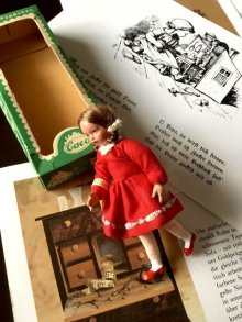 他の写真2: まとめ髪の女の子    ドールハウスの住人　ドイツ　CACO　オリジナルボックス