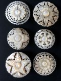 白いアクセサリー  貝のブローチ 　マザーオブパール　ベツレヘムパール  