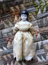 装いの素敵なチャイナヘッドドール　ドロシー　１９、５ｃｍ　ドイツのアンティーク　