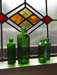 イングランドのグリーンボトル　   ヴィンテージのガラス瓶