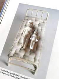 フローズンシャーロット　ミニチュアサイズ      人形遊び     １９世紀　アンティークのドールハウス　　　　　　