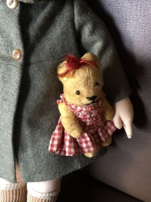 画像4: ドイツのこぐま　テディベア　ポケットサイズ　１３ｃｍ    赤いリボンを結んだ女の子