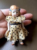 水玉ドレスの女の子　ビスクドール　ジャーマンアンティーク　９ｃｍ