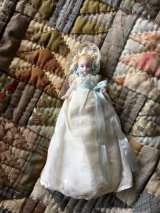 洗礼服のミニチュアベビー　 ６ｃｍ    アンティークドール　オールビスク　 ⒈