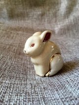 ふっくらうさぎ　エスティ　ローダ　練り香水　きれいなエナメル