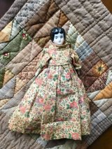 花柄ドレスのチャイナヘッドドール　１８ｃｍ　ジャーマンアンティーク　チャイナショルダー